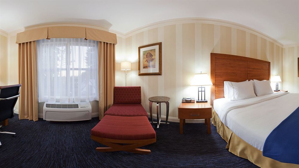 Express & By Ihg 3*