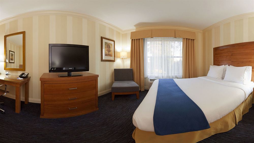 Express & By Ihg