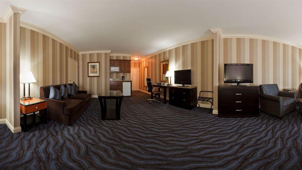 Holiday Express & By Ihg